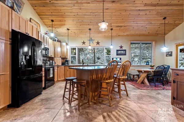 $1,250,000 | 182 Southfork Rd Garden Valley, Garden Valley, ID 83622