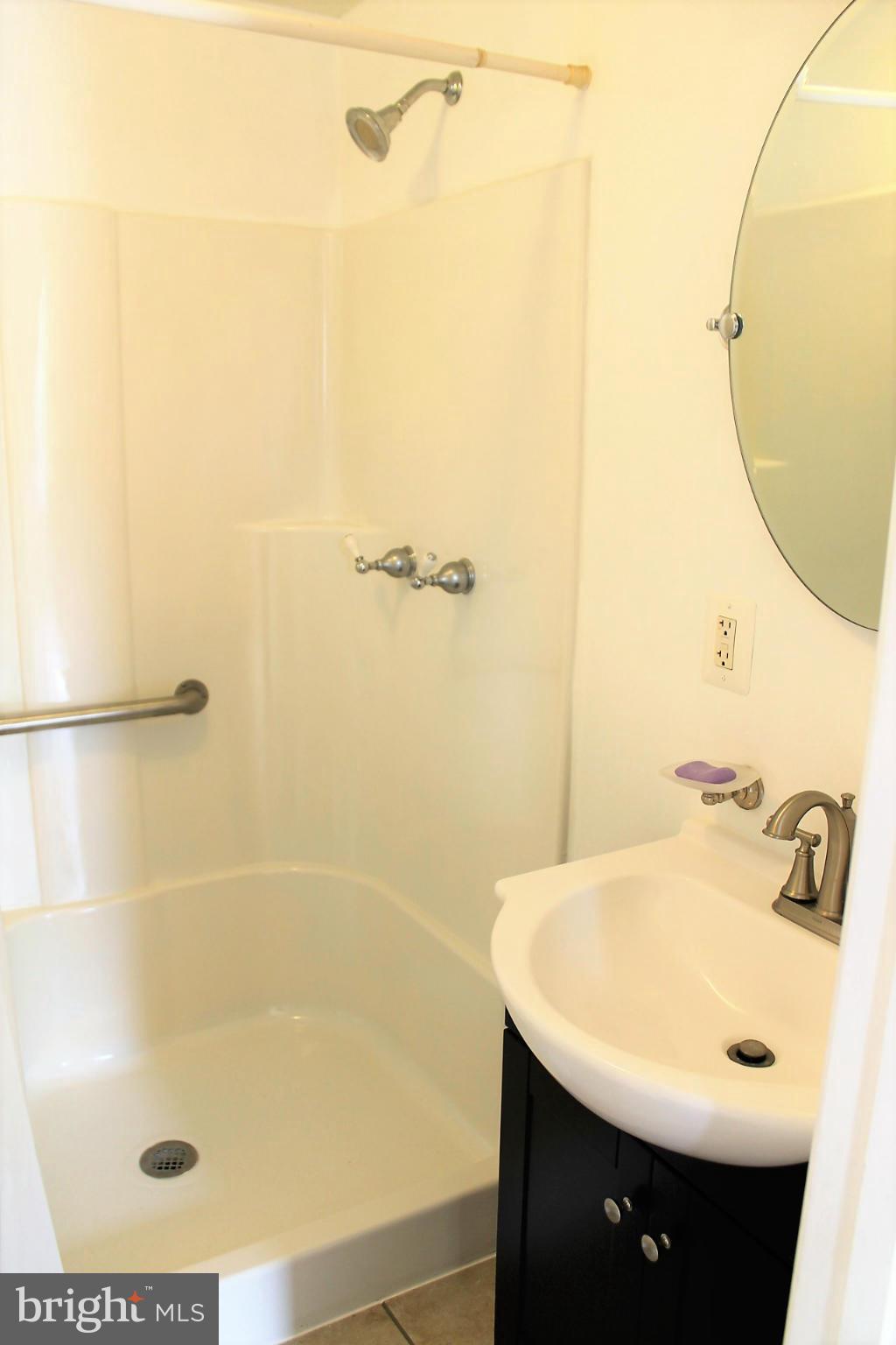 642 Riverside Drive Pasadena, MD 21122 - Photo 9 of 17 Bath (Master)