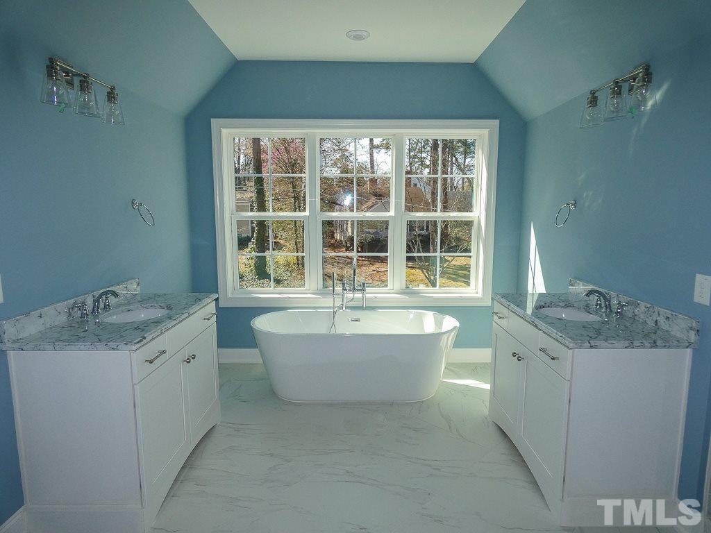2714 Ashland Street Raleigh, NC 27608 - Photo 8 of 9