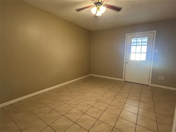 $1,250 | 937 Fresa Road, Pasadena, TX 77502