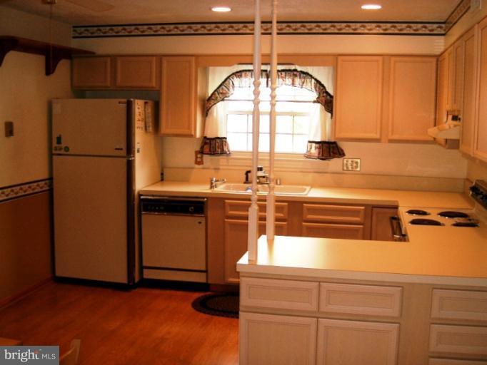 207 Johnson Road Sterling, VA 20164 - Photo 1 of 7 Kitchen