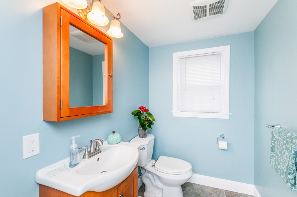 147 Brook Road Plymouth, MA 02360 - Photo 8 of 19 Gallery Image 8