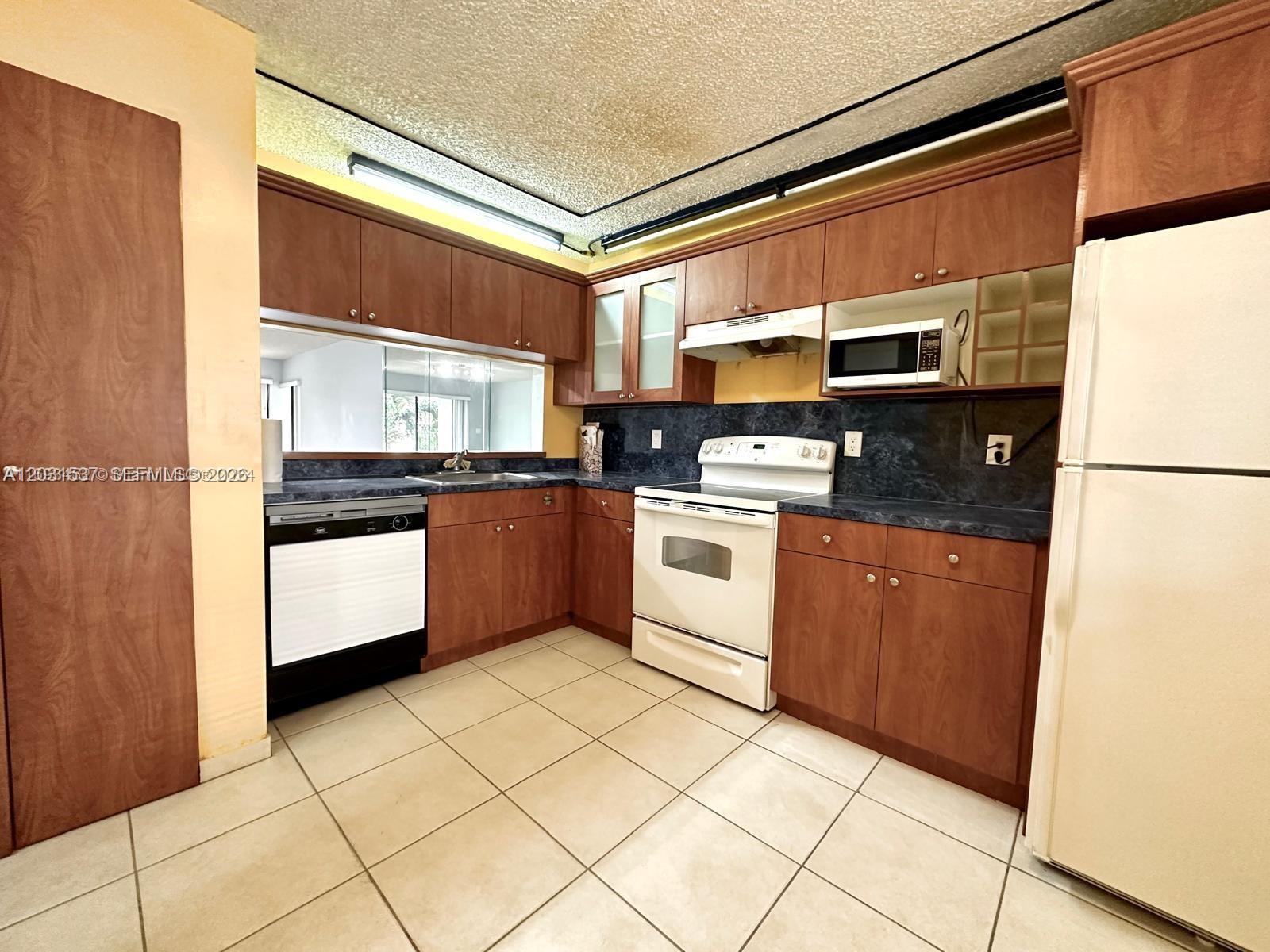 601 Ives Dairy Road, Unit 4018 Miami, FL 33179 - Photo 9 of 61