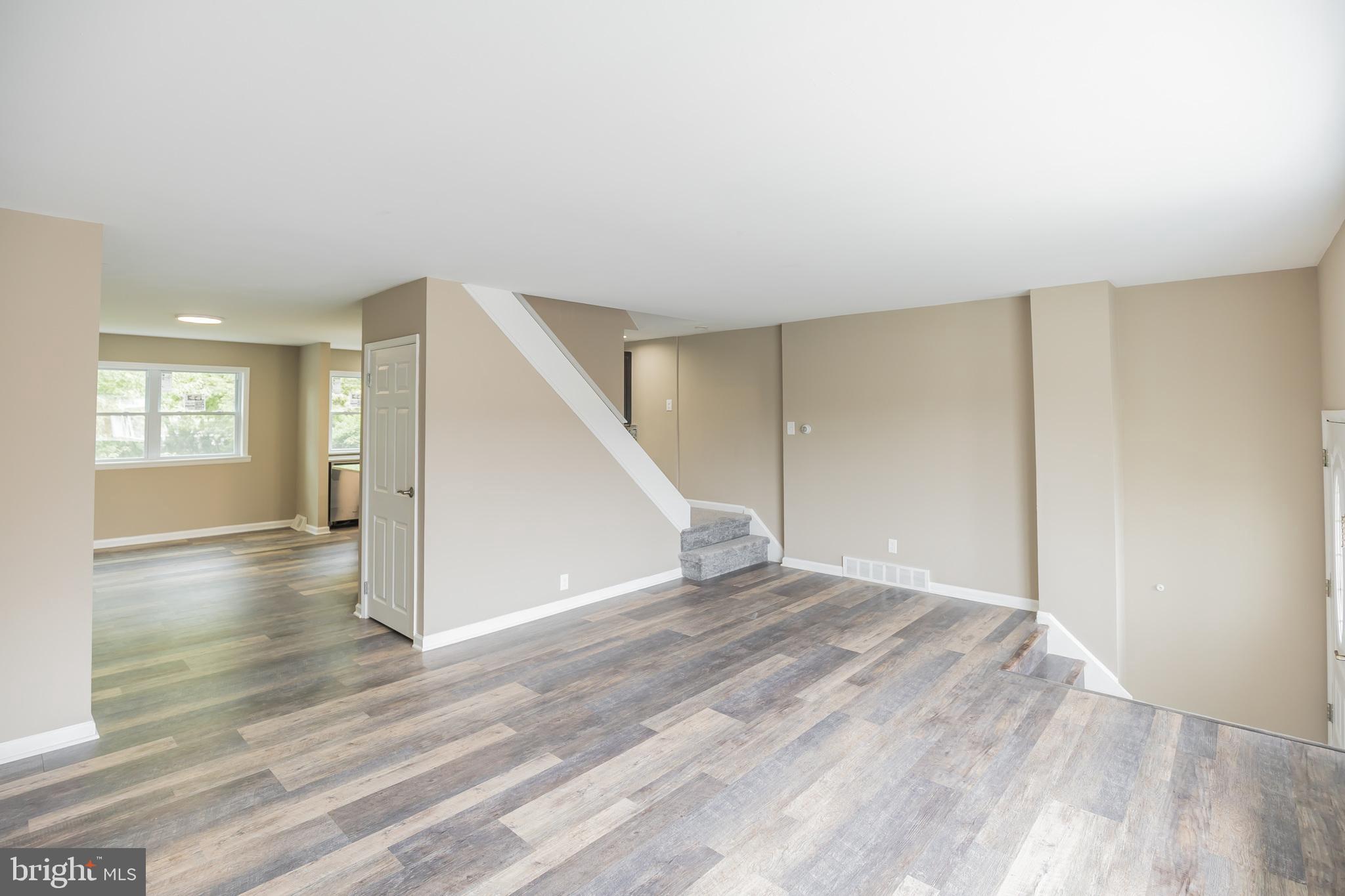 12716 Hollins Road Philadelphia, PA 19154 - Photo 12 of 28 Living Room