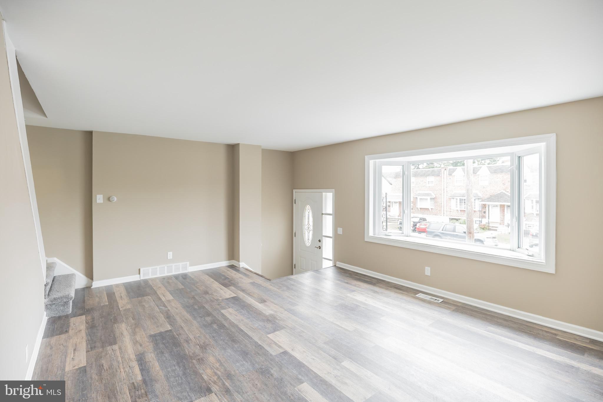 12716 Hollins Road Philadelphia, PA 19154 - Photo 13 of 28 Living Room