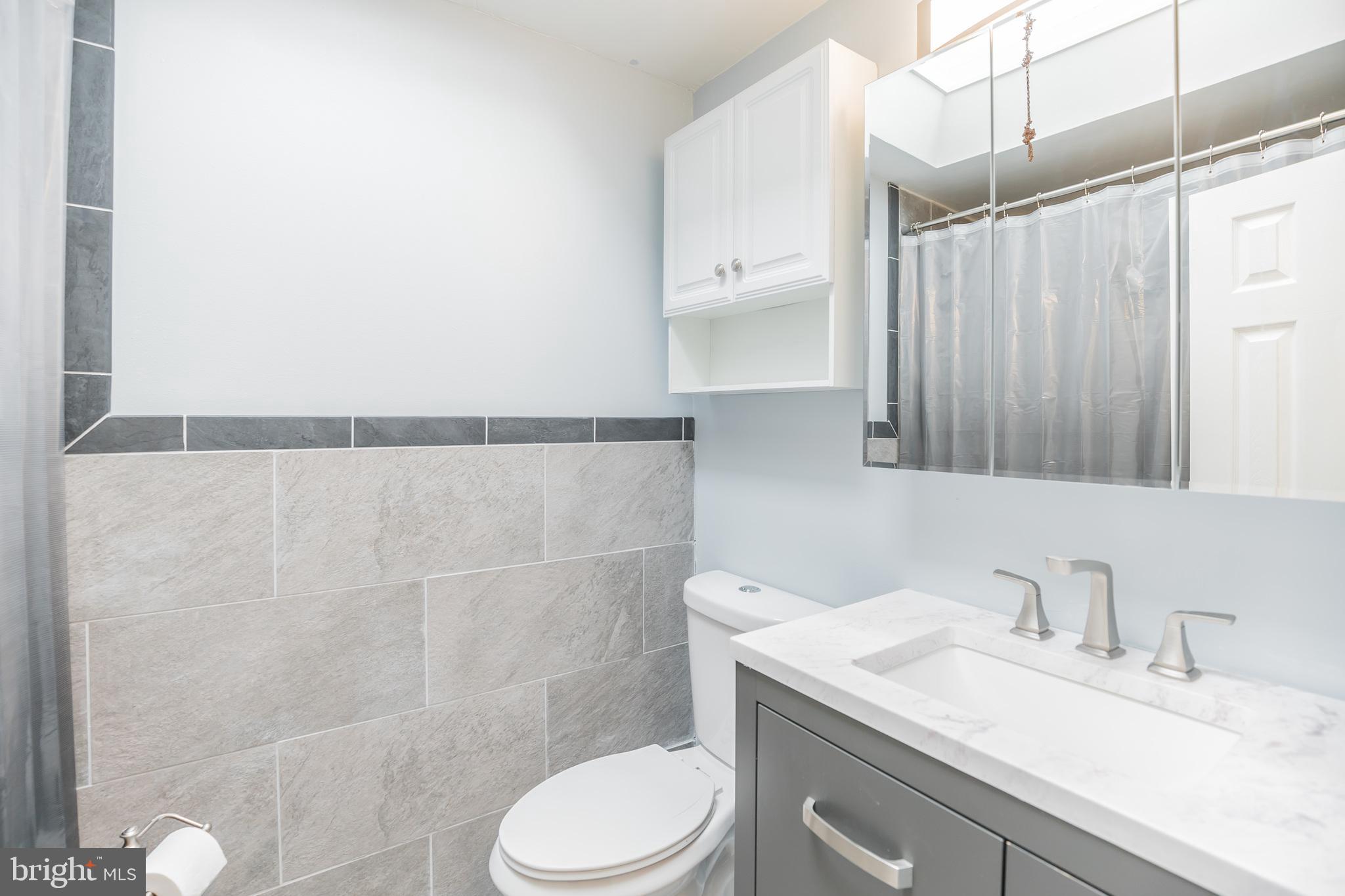 12716 Hollins Road Philadelphia, PA 19154 - Photo 16 of 28 Main bathroom