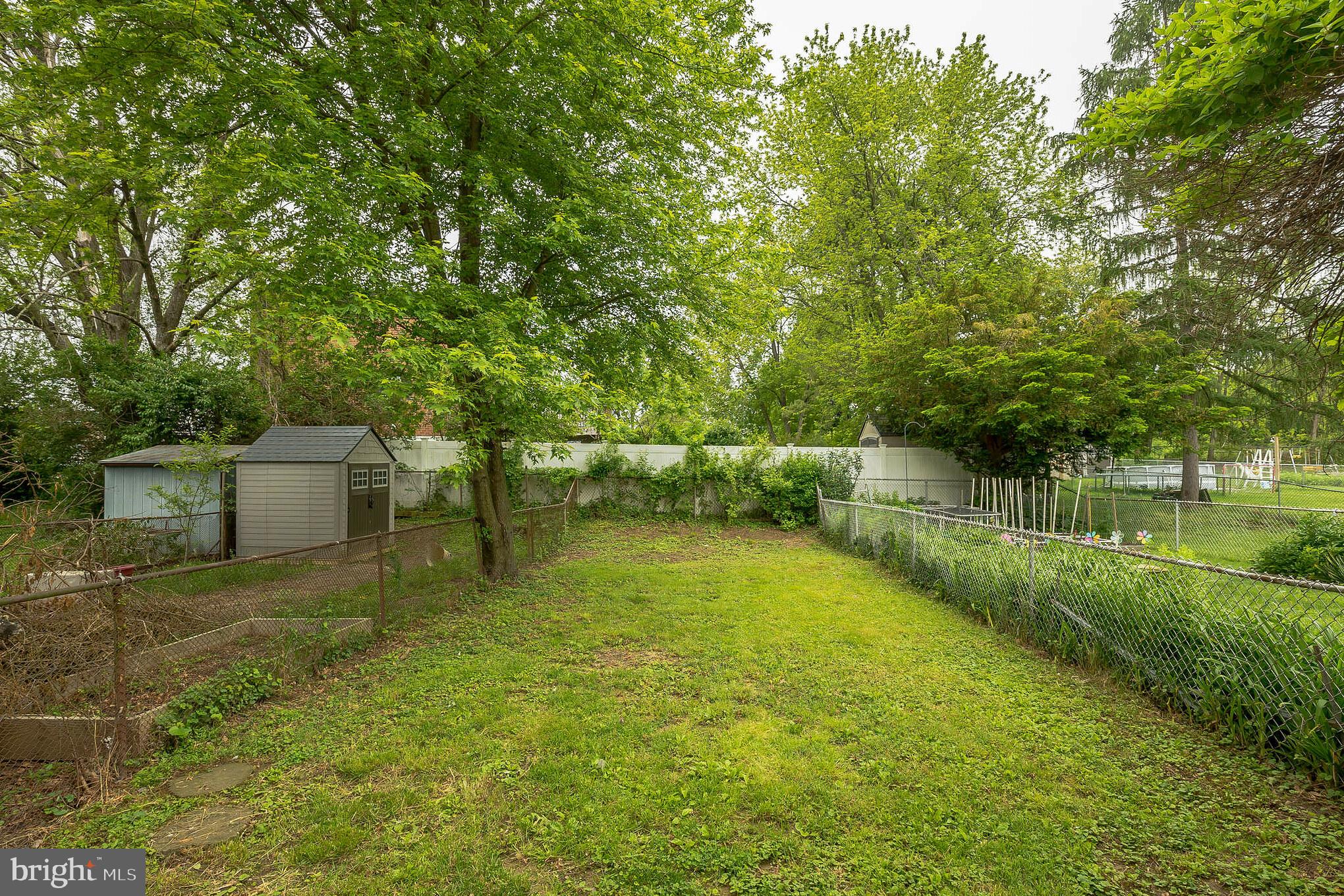 12716 Hollins Road Philadelphia, PA 19154 - Photo 25 of 28 Back Yard