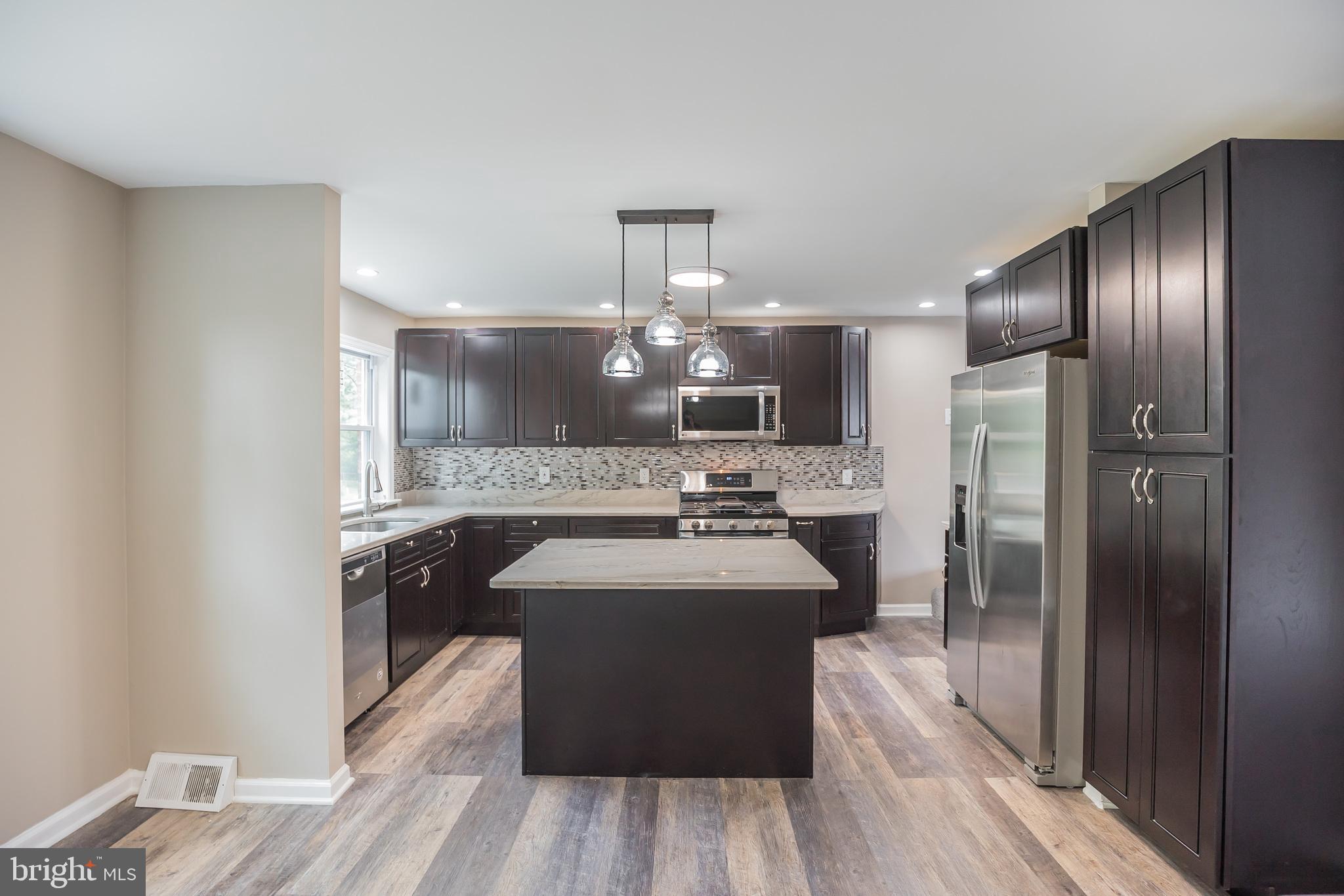 12716 Hollins Road Philadelphia, PA 19154 - Photo 4 of 28 Spectacular Eat In Kitchen