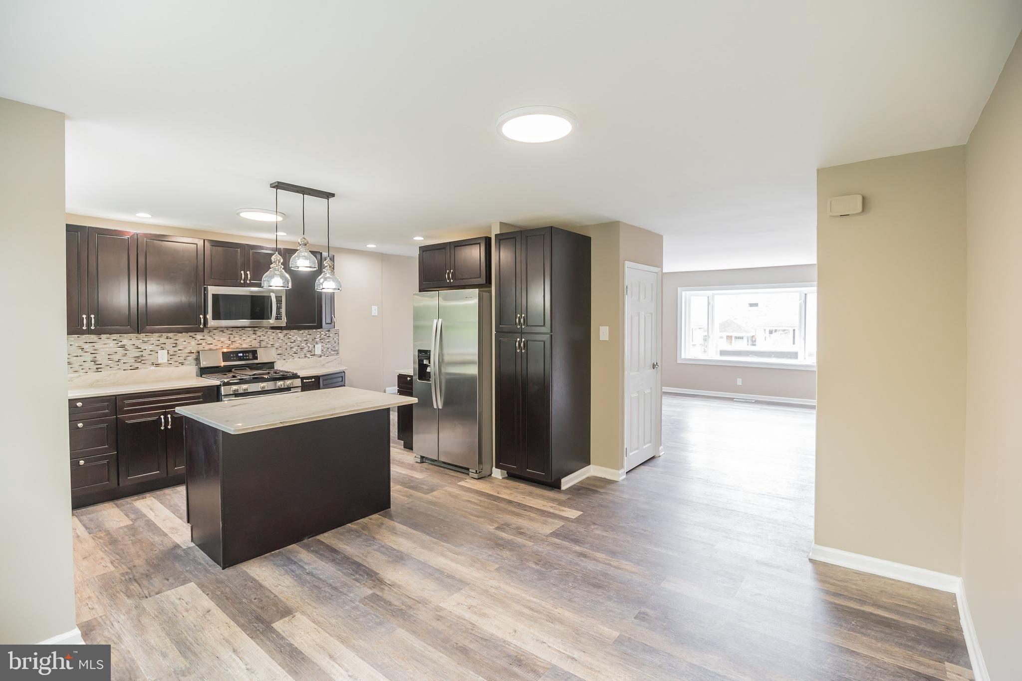 12716 Hollins Road Philadelphia, PA 19154 - Photo 7 of 28