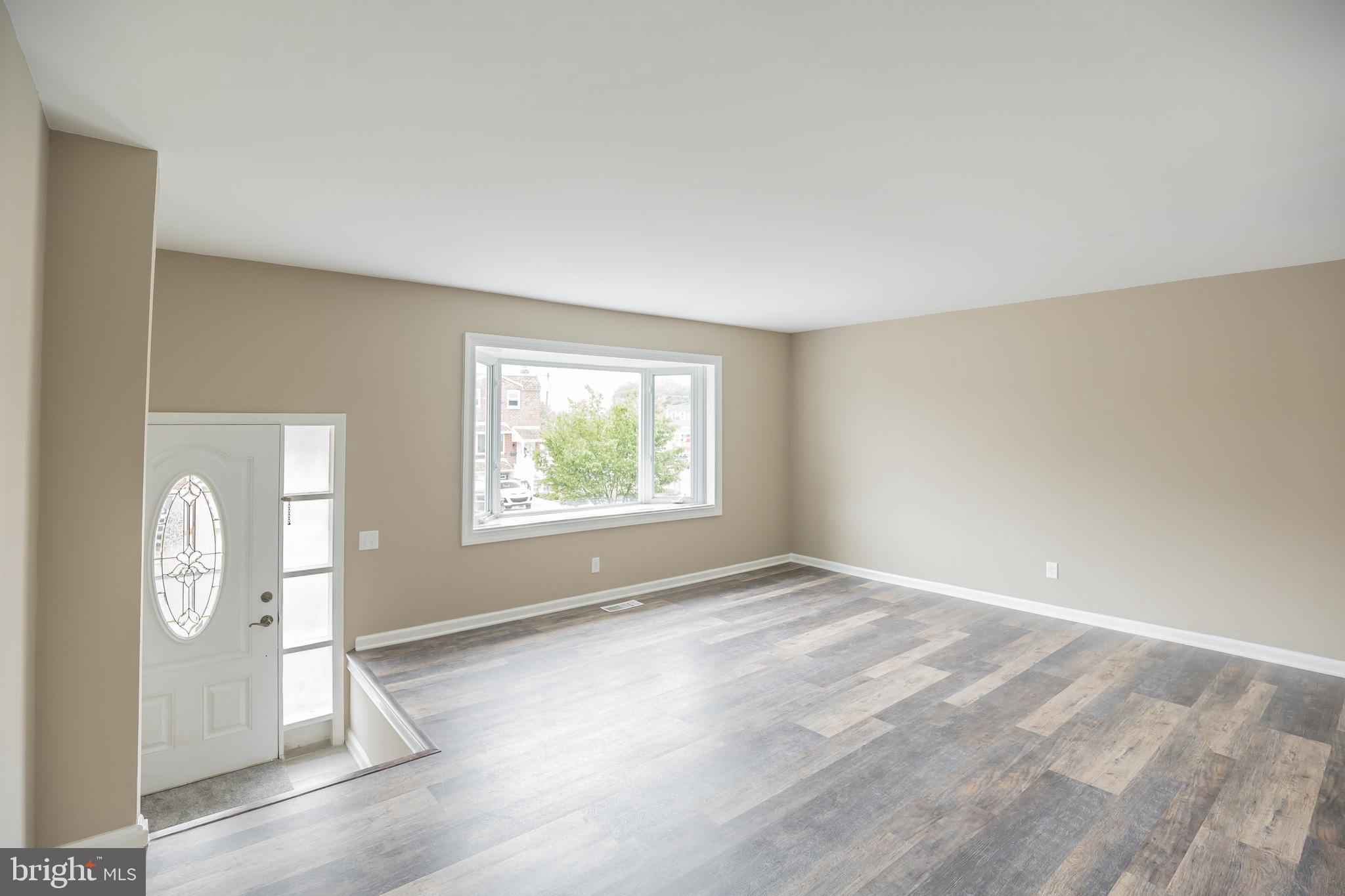 12716 Hollins Road Philadelphia, PA 19154 - Photo 9 of 28 Living Room