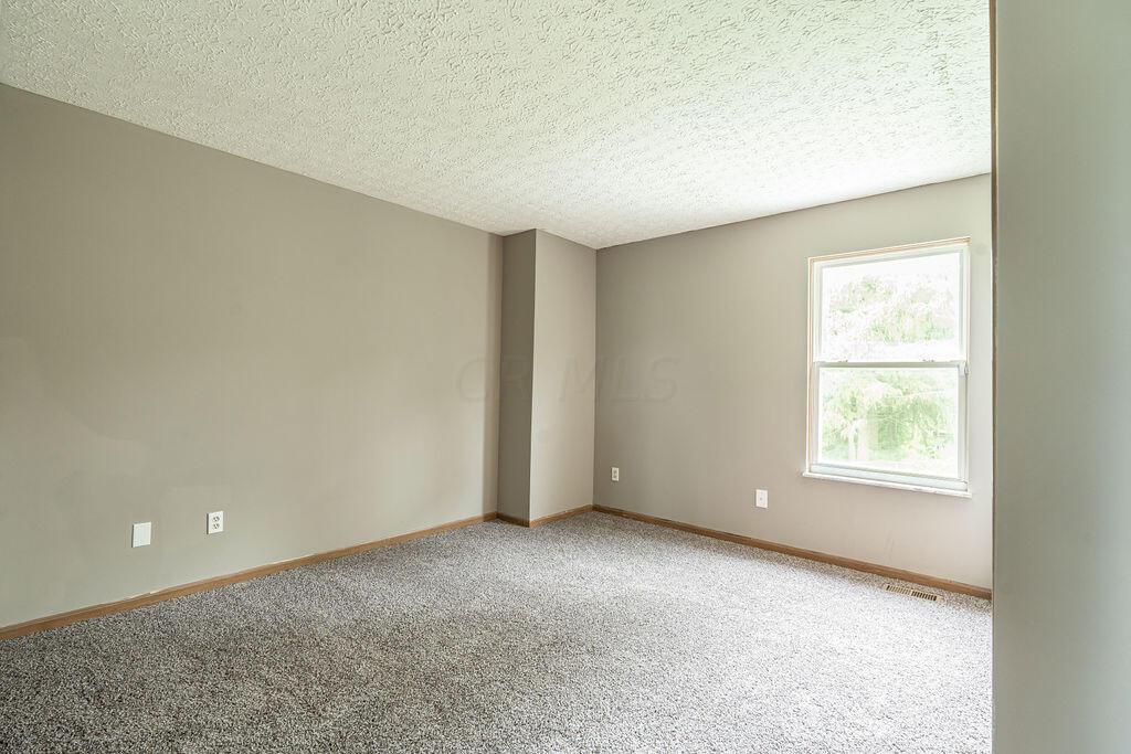 2731 Raphael Drive Columbus, OH 43232 - Photo 14 of 18 R1 (14)