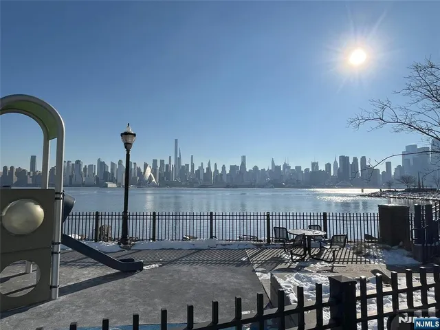 $3,900 | 800 Ave At Port Imperial, Unit 416, Weehawken, NJ 07086