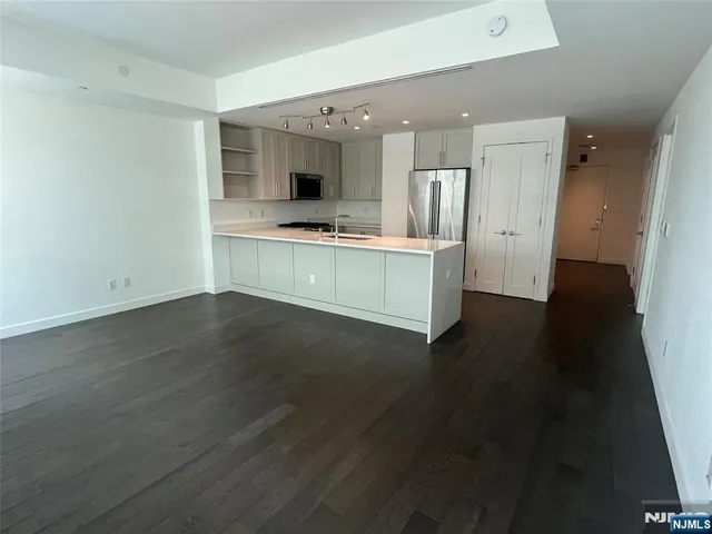 $3,900 | 800 Ave At Port Imperial, Unit 416, Weehawken, NJ 07086