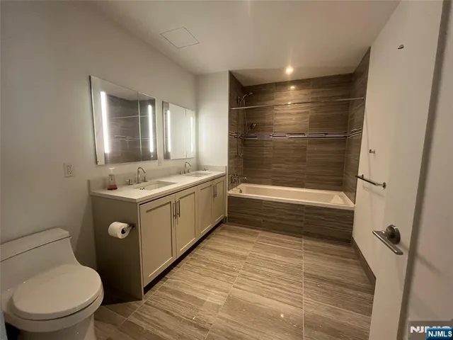 $3,900 | 800 Ave At Port Imperial, Unit 416, Weehawken, NJ 07086