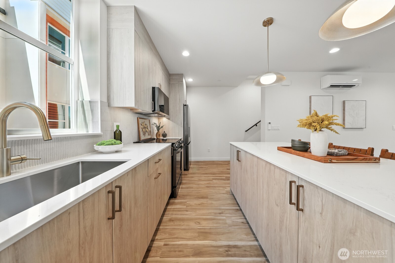 9020 13th Avenue Northwest, Unit B Seattle, WA 98117 - Photo 13 of 36