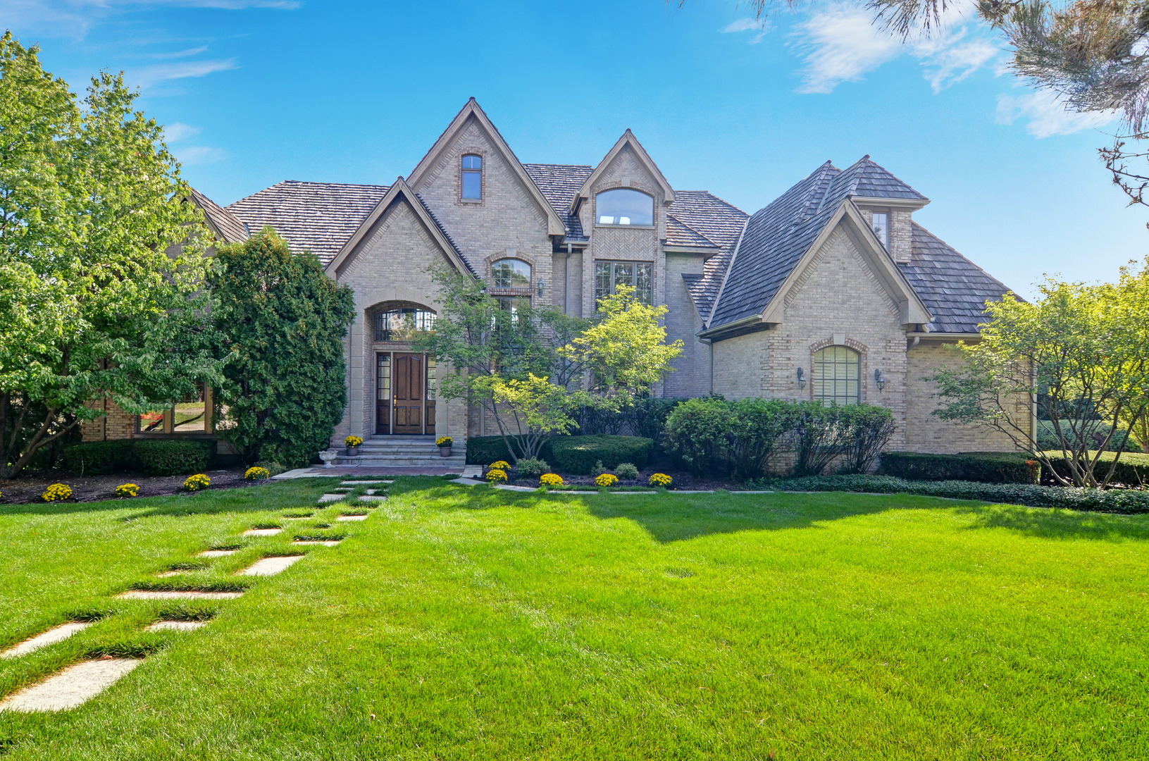 601 Ambriance Drive Burr Ridge, IL 60527 - Photo 1 of 47