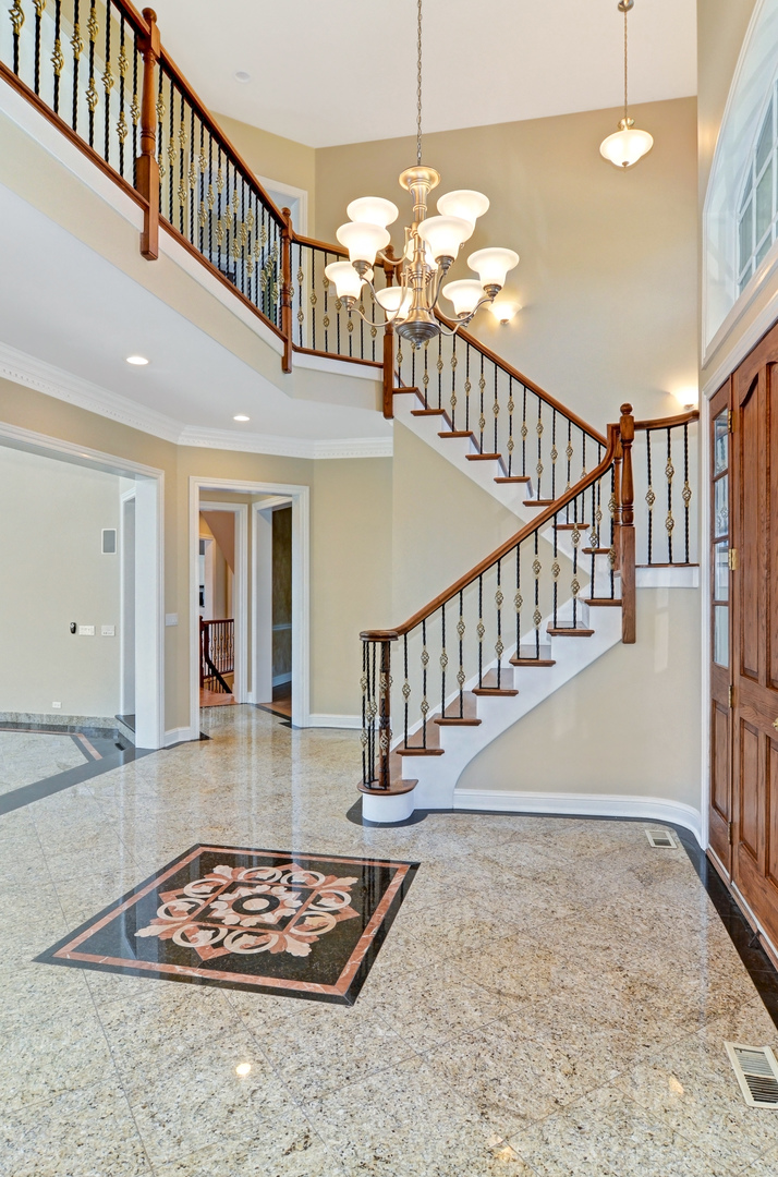 601 Ambriance Drive Burr Ridge, IL 60527 - Photo 3 of 47