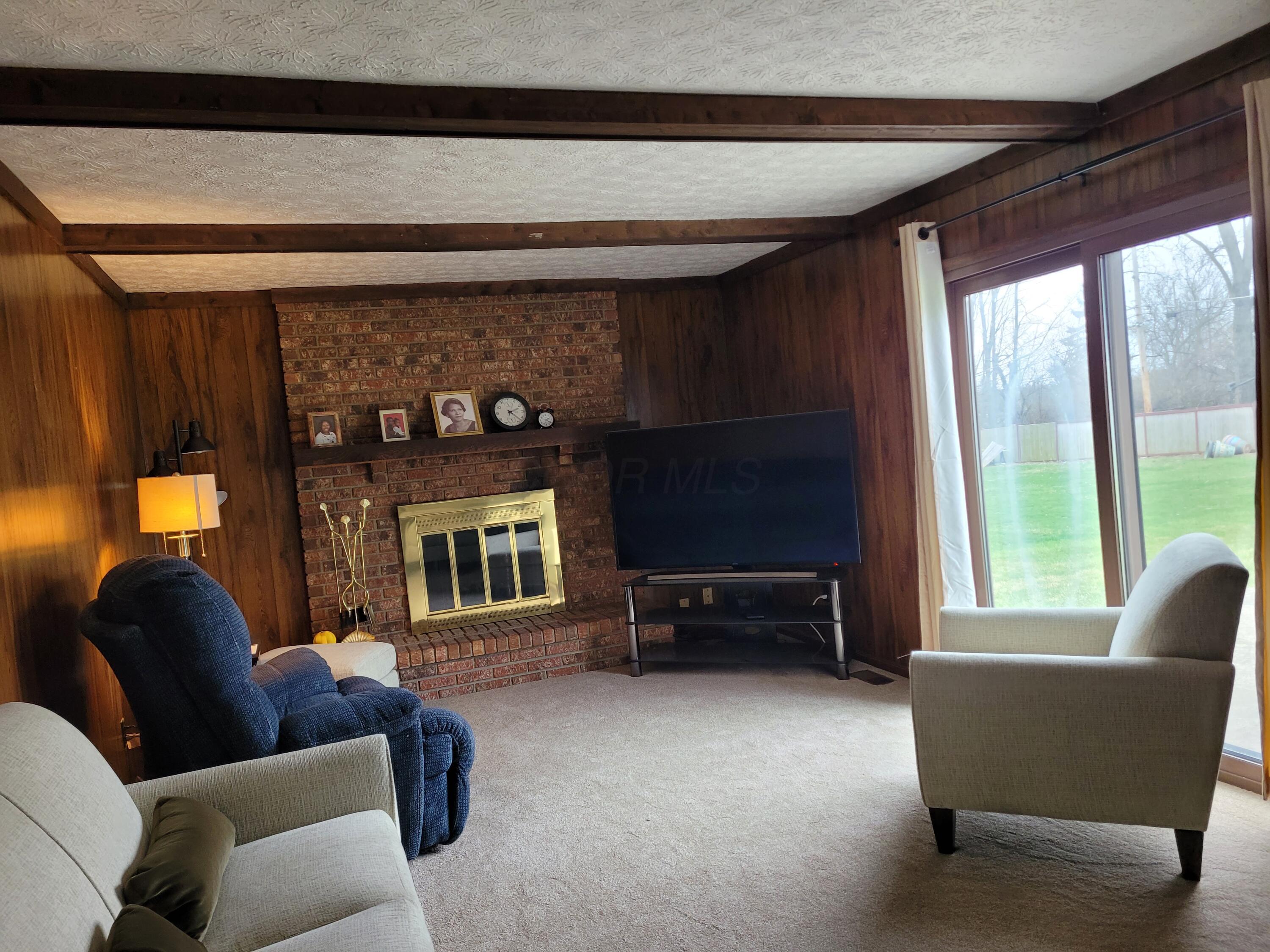 2475 Koebel Road Columbus, OH 43207 - Photo 4 of 18 Family room