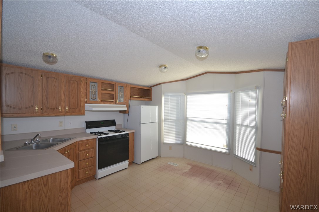 520 South Houck Road Golden Valley, AZ 86413 - Photo 9 of 38