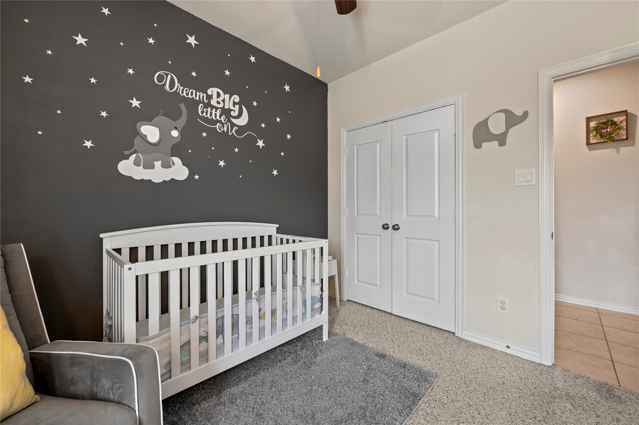 13726 Madera Bend Lane Rosharon, TX 77583 - Photo 19 of 34 a view of a hallway