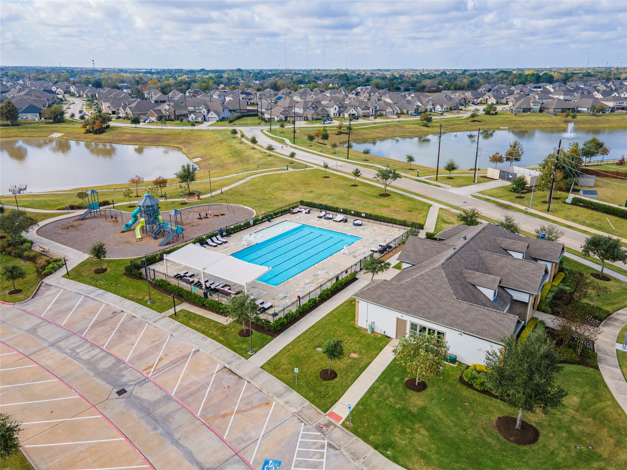 13726 Madera Bend Lane Rosharon, TX 77583 - Photo 34 of 34 a view of a city with an ocean view