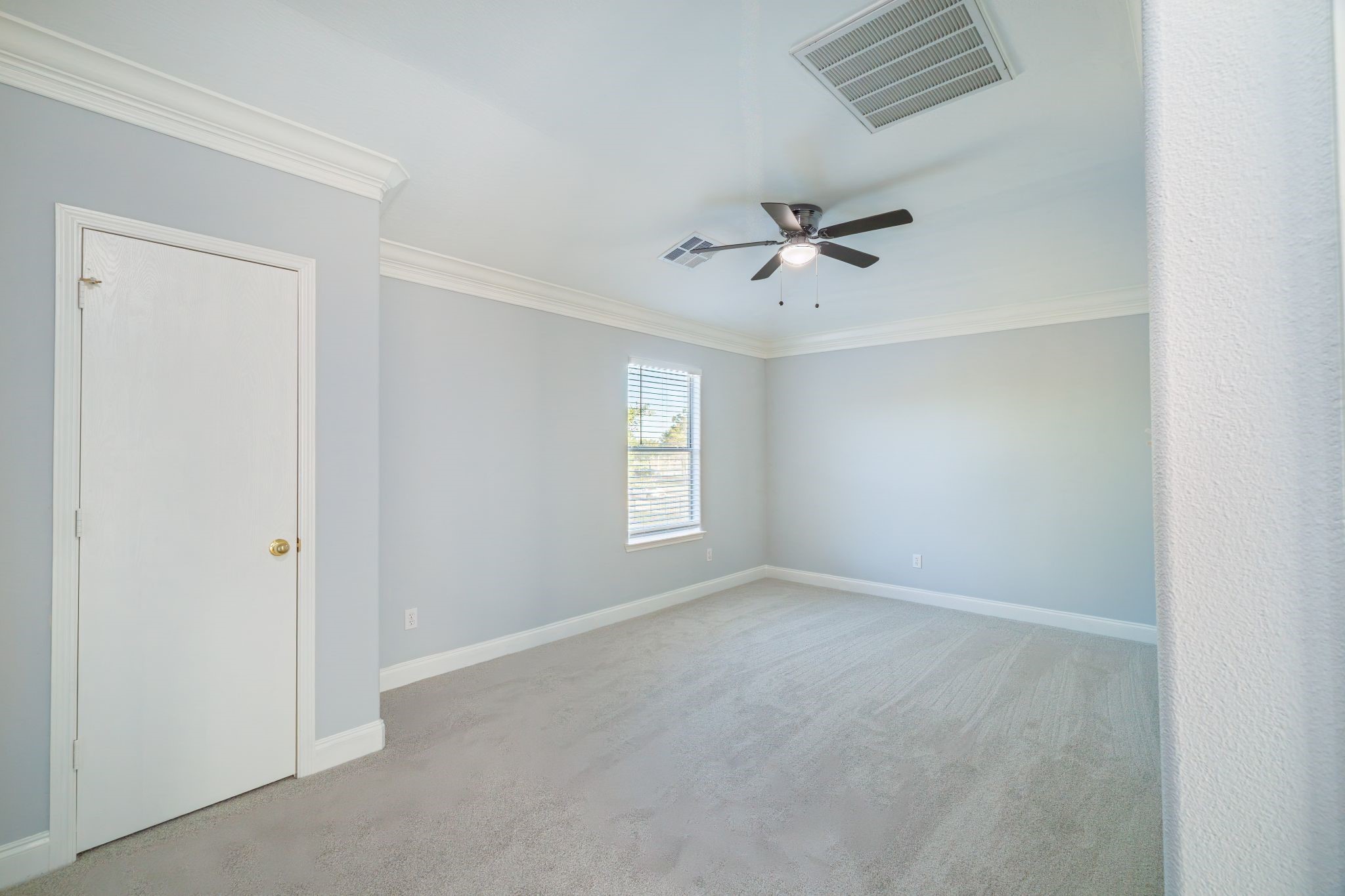 8318 Tartan Court Rosharon, TX 77583 - Photo 13 of 31 Another view of the versatile area, ideal for a game room, home office, or additional living space.