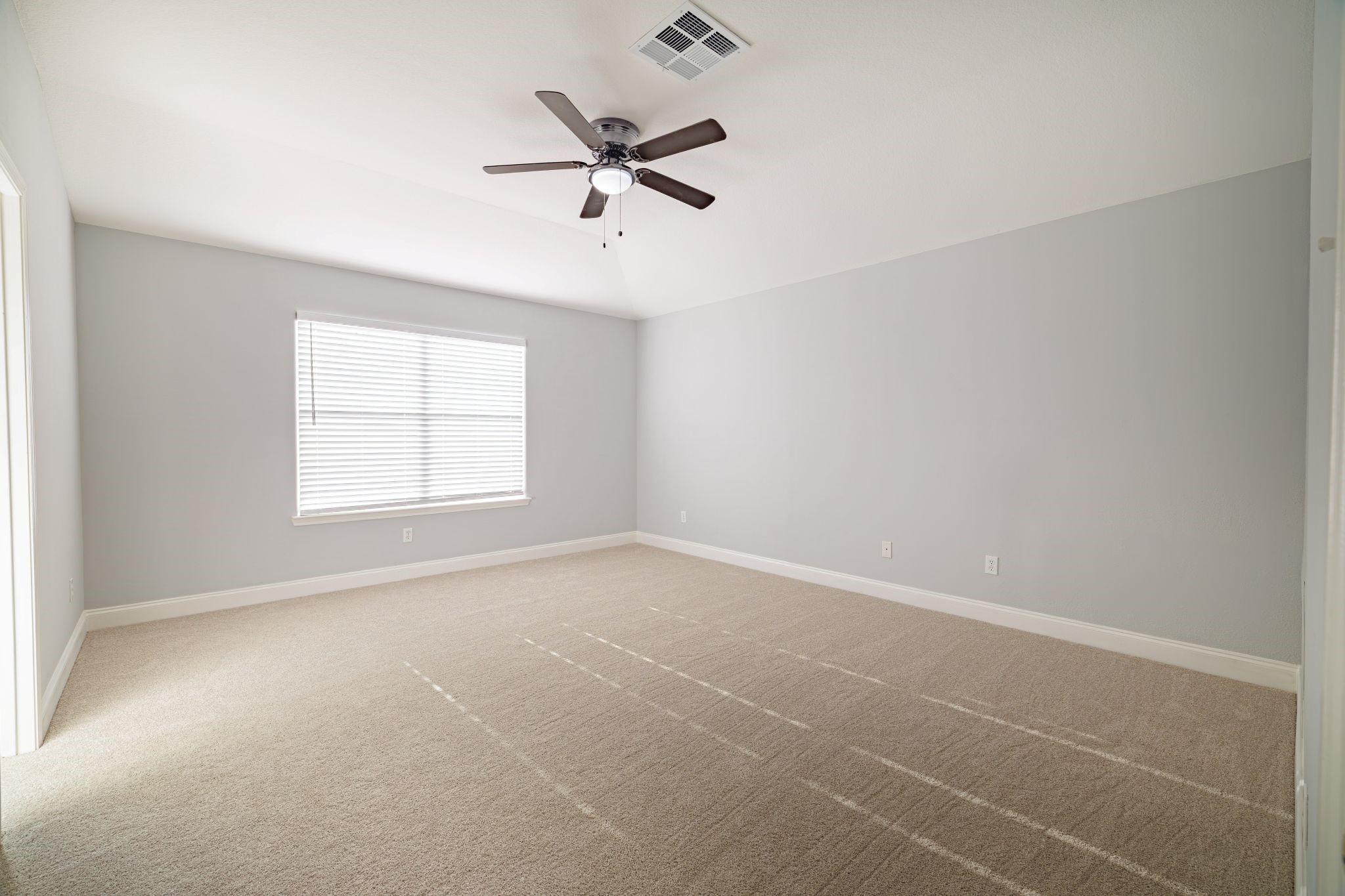 8318 Tartan Court Rosharon, TX 77583 - Photo 15 of 31 Primary bedroom. New blinds, new ceiling fan with light fixtures.
