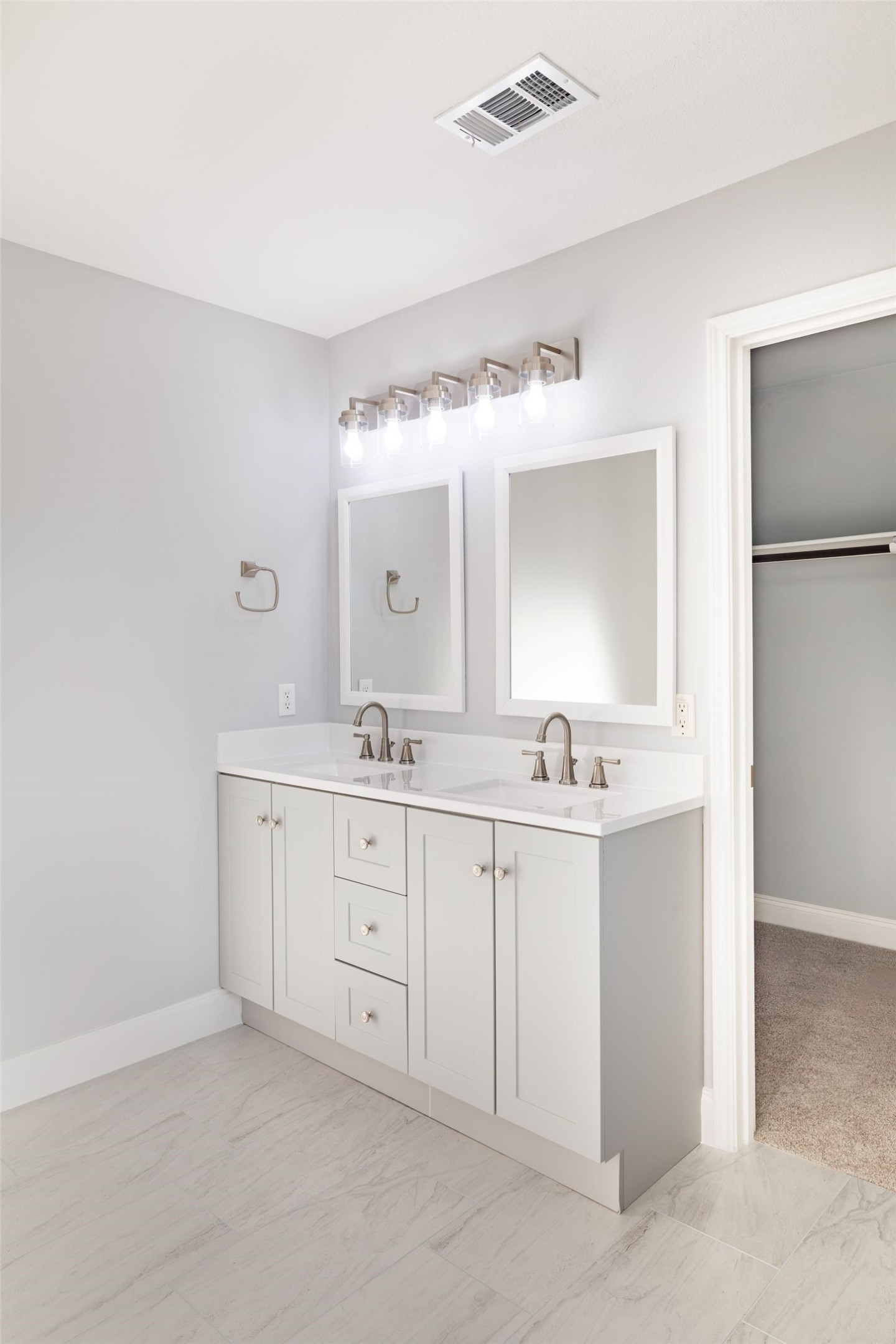 8318 Tartan Court Rosharon, TX 77583 - Photo 16 of 31 Primary bathroom fully renovated.