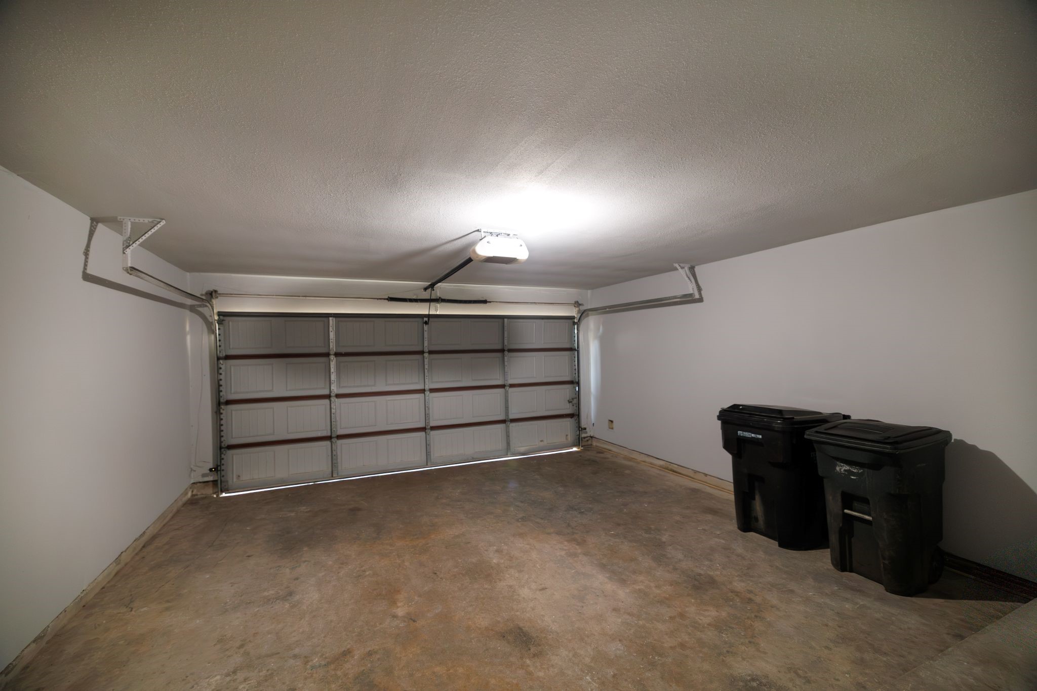 8318 Tartan Court Rosharon, TX 77583 - Photo 25 of 31 Two-car garage.