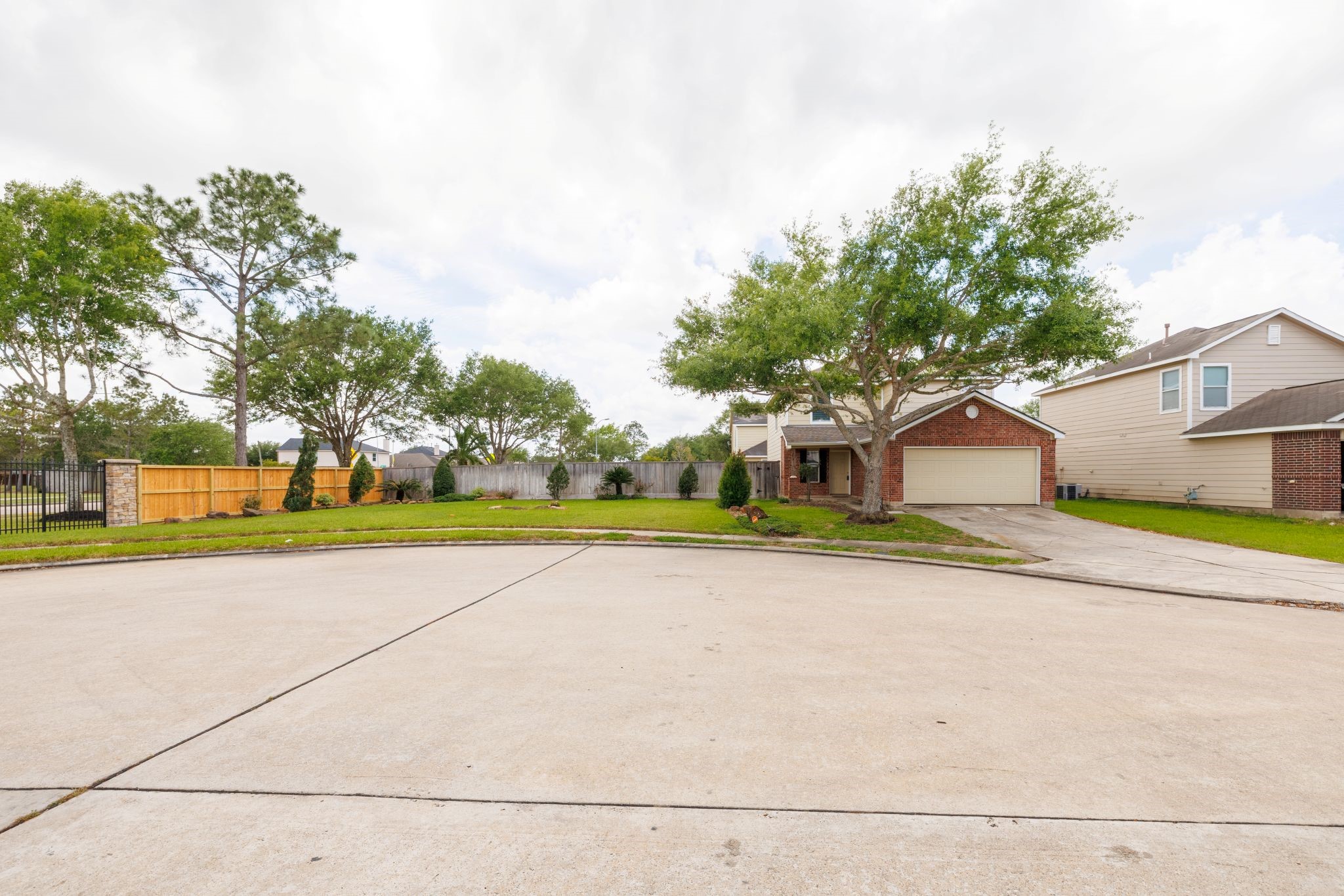 8318 Tartan Court Rosharon, TX 77583 - Photo 27 of 31 The oversized lot is conveniently located next to the gated access with direct connection to the community park.