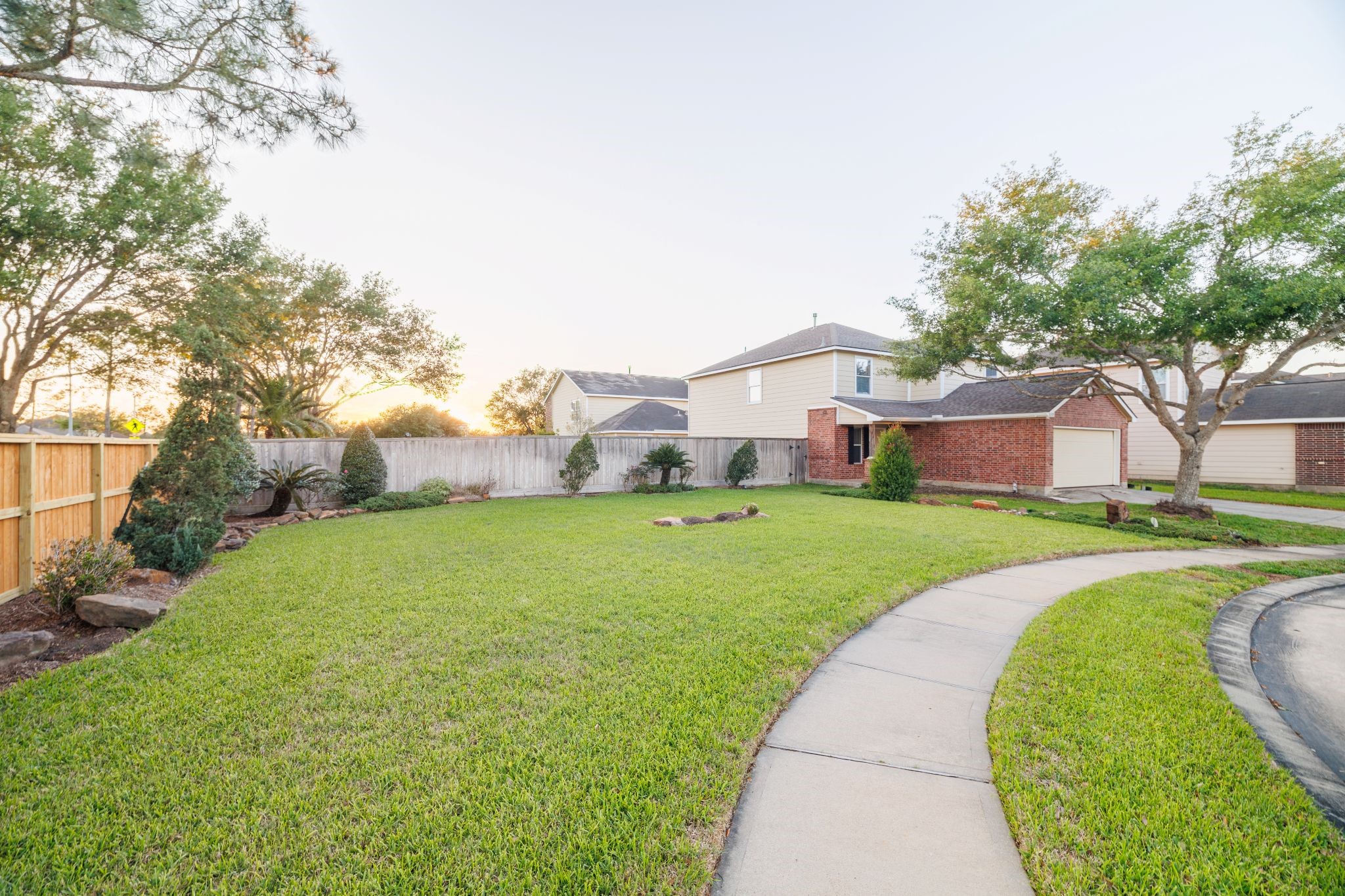 8318 Tartan Court Rosharon, TX 77583 - Photo 3 of 31 Spacious front yard with well-maintained lawn, and mature trees.
