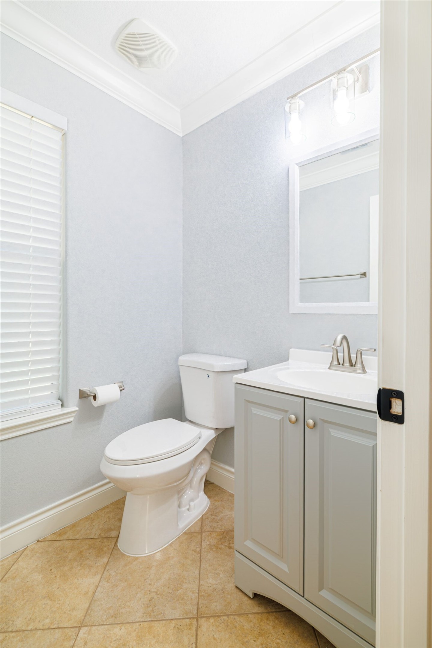 8318 Tartan Court Rosharon, TX 77583 - Photo 10 of 31 First-floor guest bathroom fully renovated.