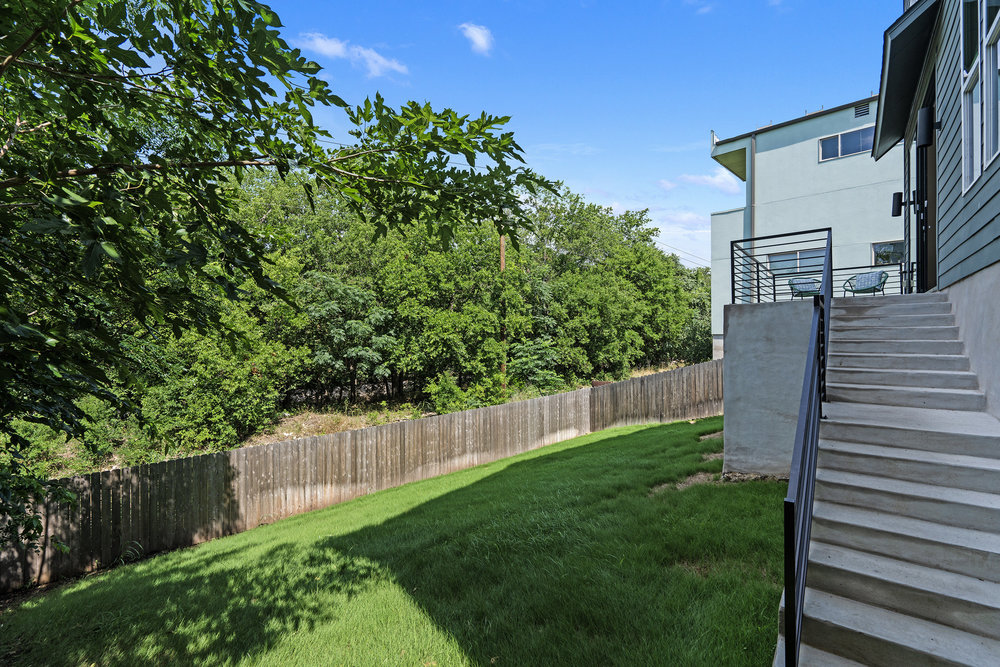 5324 Agatha Circle Austin, TX 78724 - Photo 33 of 34 a view of a backyard with wooden fence