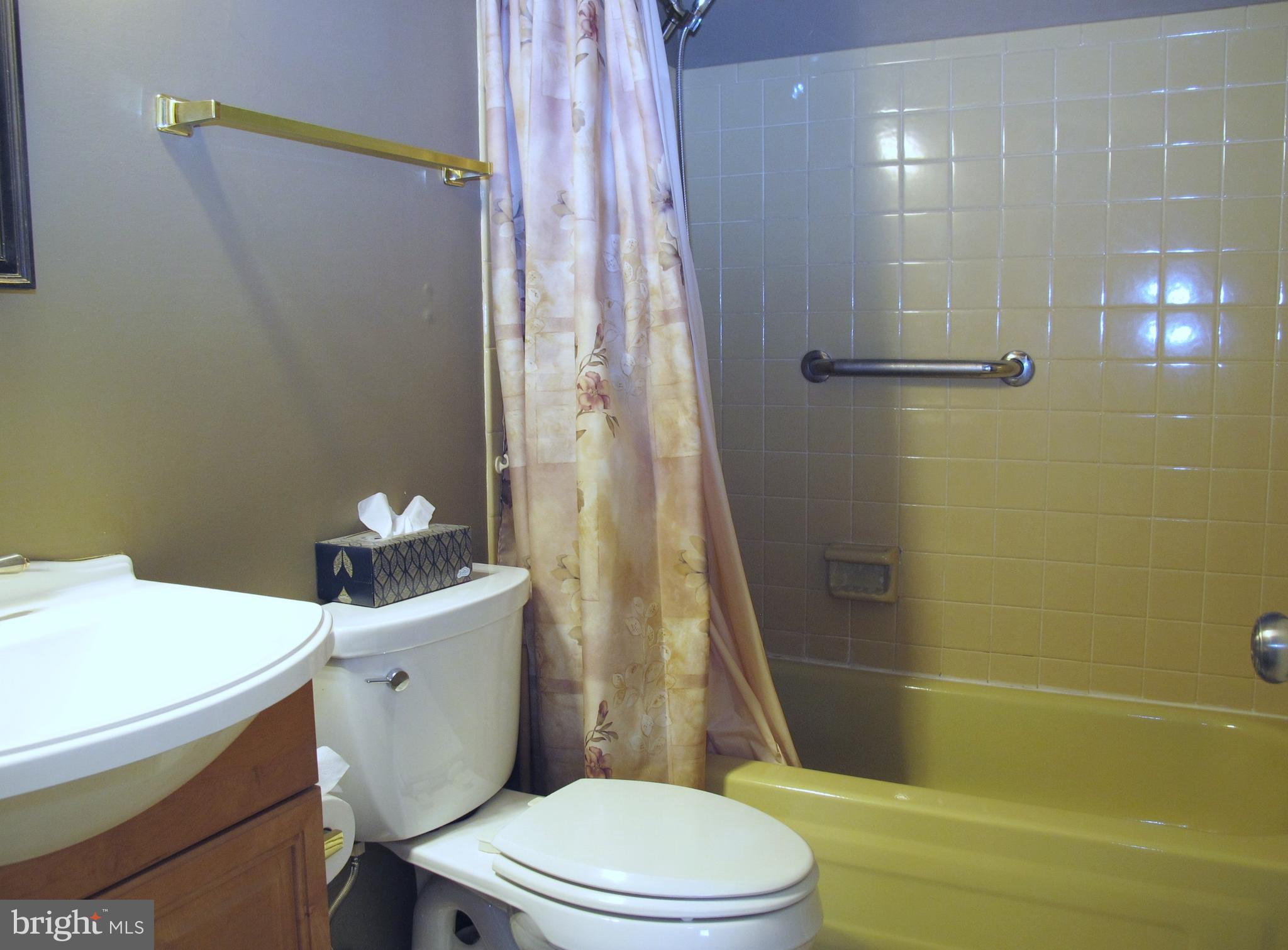 206 Paddock Way Delran, NJ 08075 - Photo 17 of 33 a white toilet sitting next to a bath tub