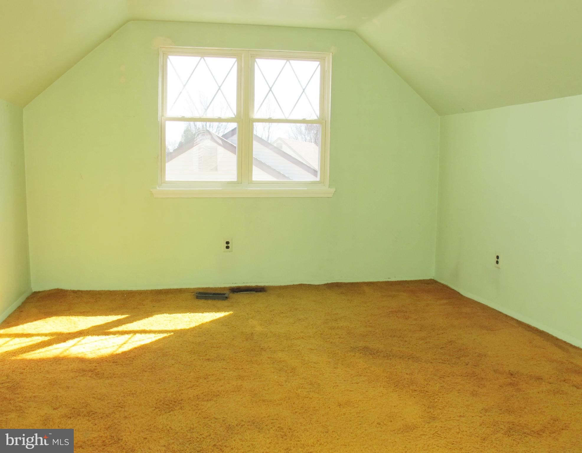 206 Paddock Way Delran, NJ 08075 - Photo 19 of 33 a view of a room that has a window in it