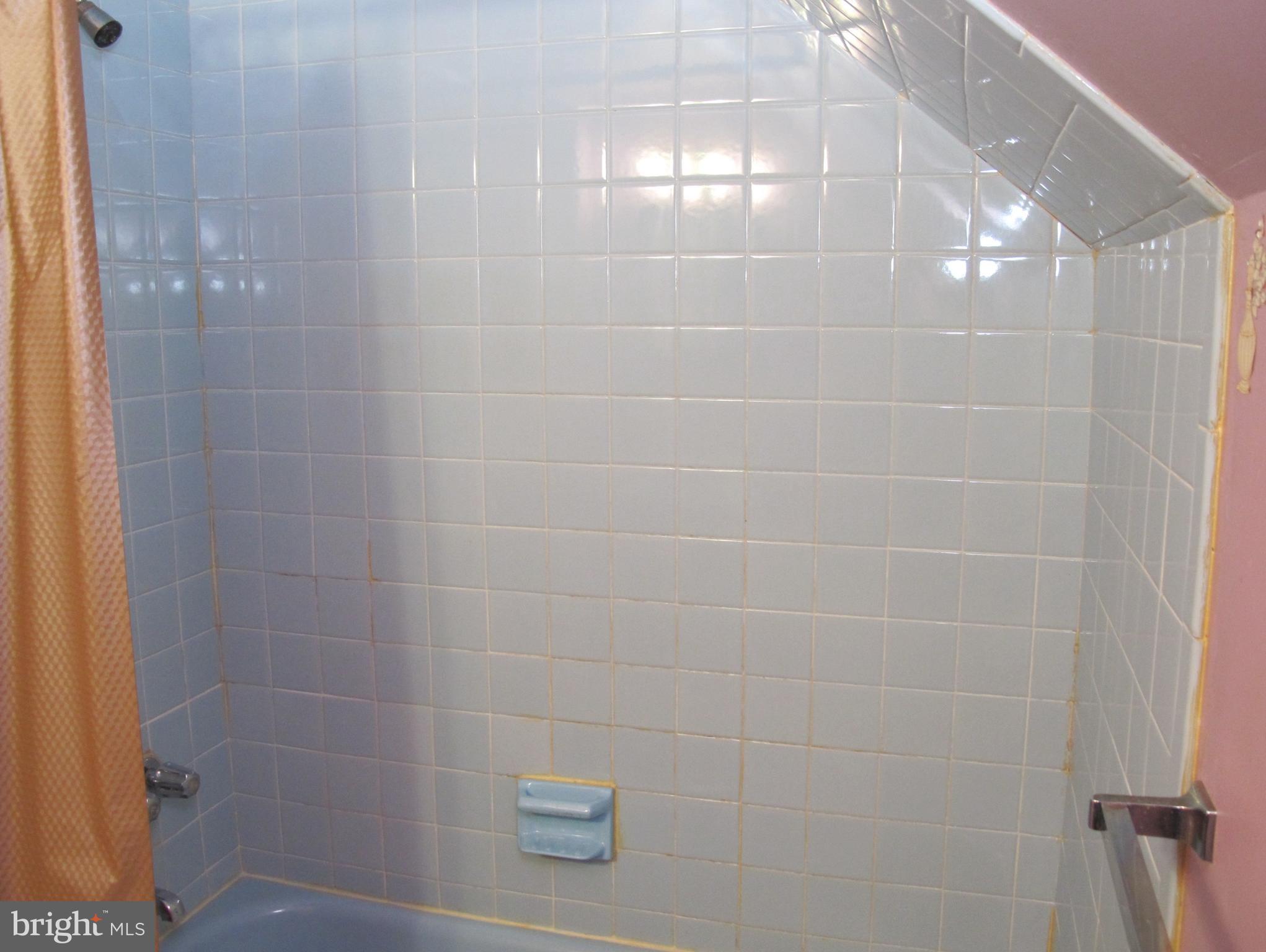 206 Paddock Way Delran, NJ 08075 - Photo 22 of 33 a bathroom with a shower