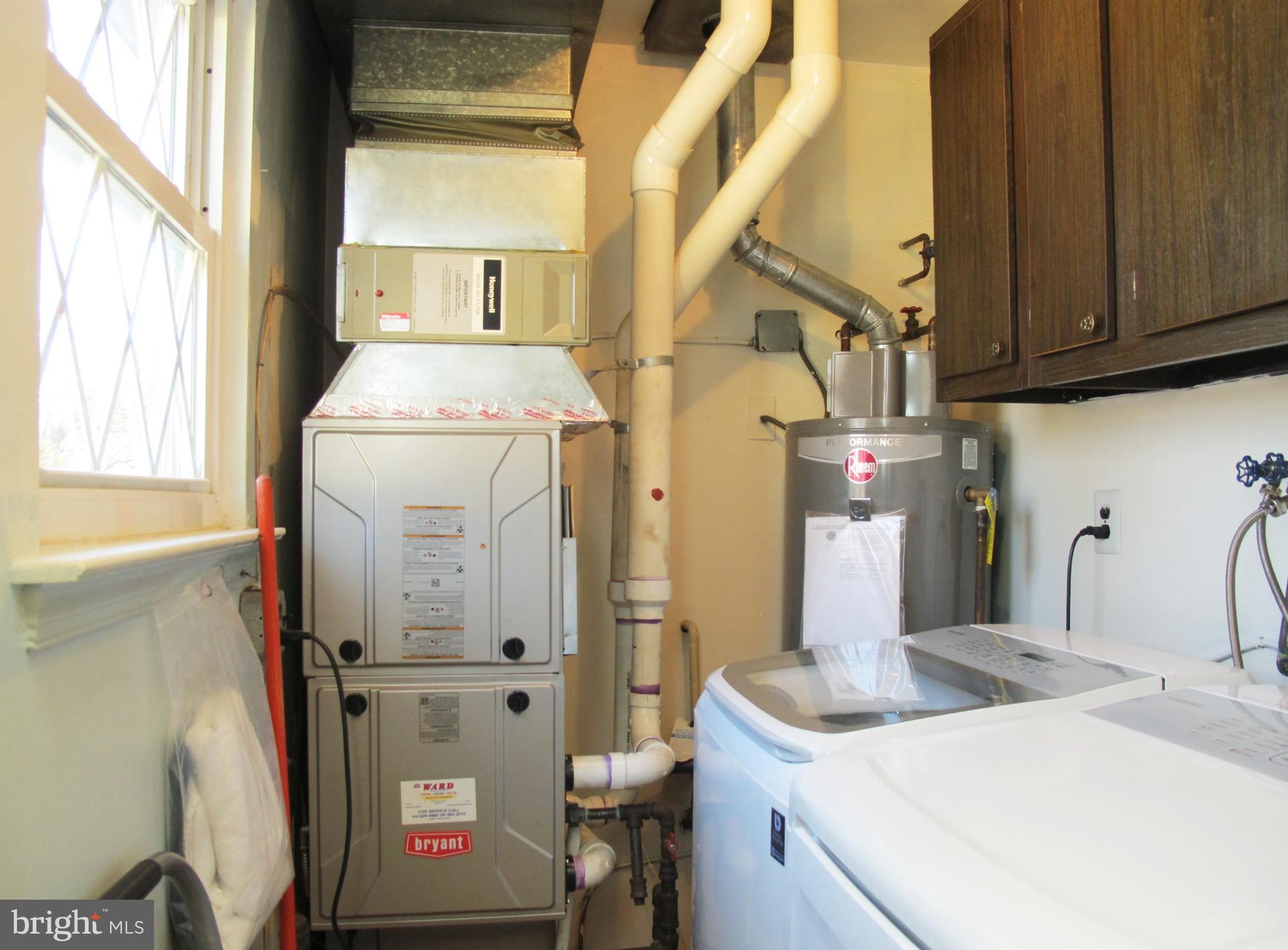 206 Paddock Way Delran, NJ 08075 - Photo 23 of 33 a room with dryer and washer