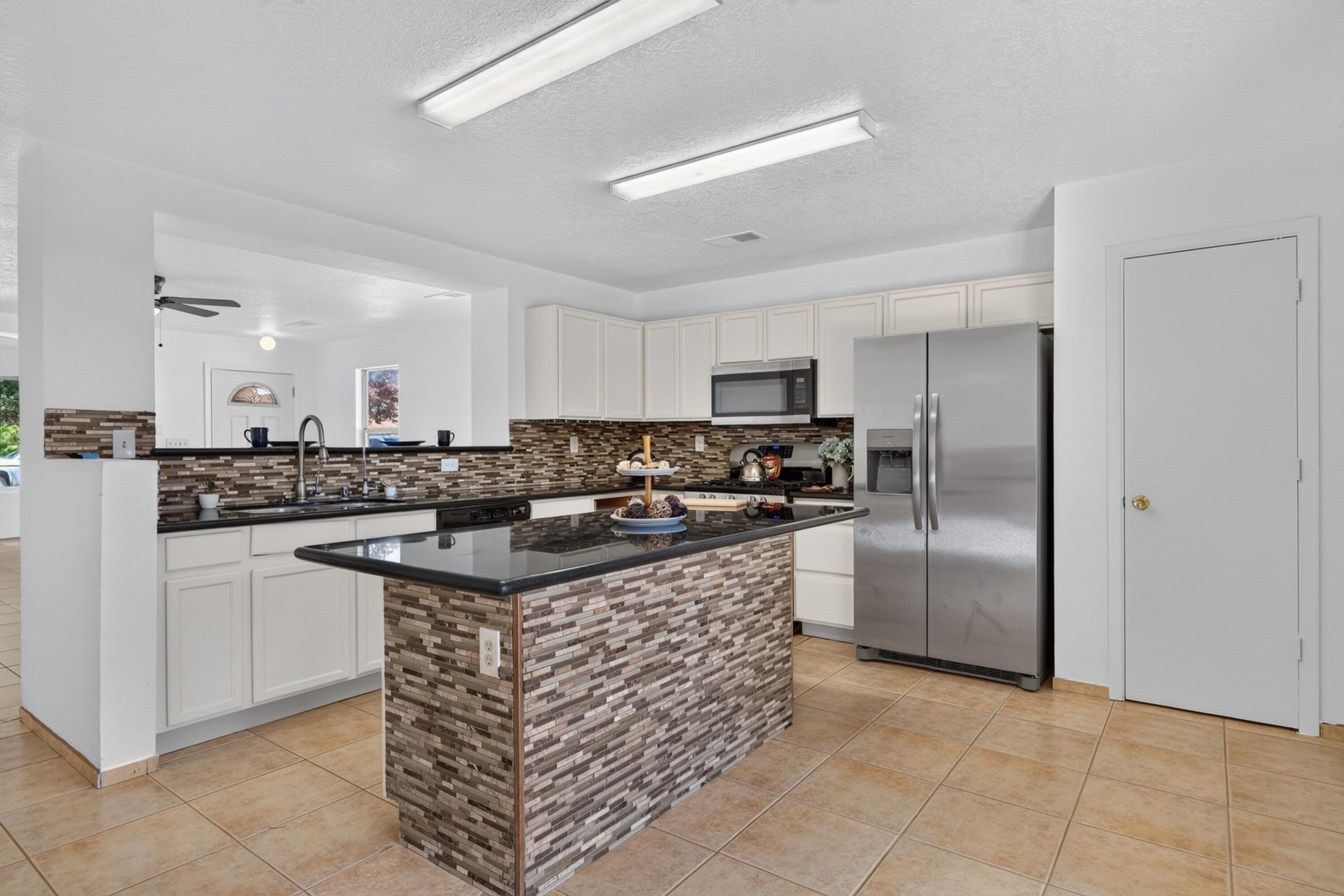 7804 Crepe Myrtle Road Southwest Albuquerque, NM 87121 - Photo 14 of 42 Gallery Image 14