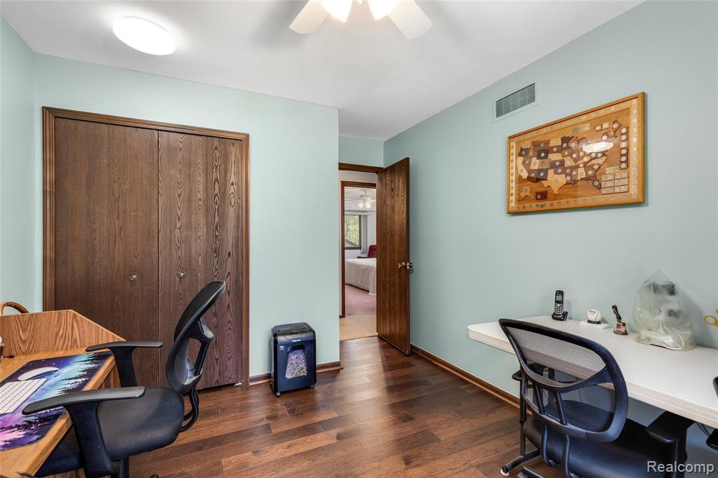 9730 Gibbs Road Clarkston, MI 48348 - Photo 18 of 39