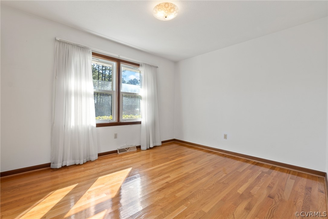 102 Meadowfield Road Yorktown, VA 23692 - Photo 13 of 21 Bedroom 2 with large window.