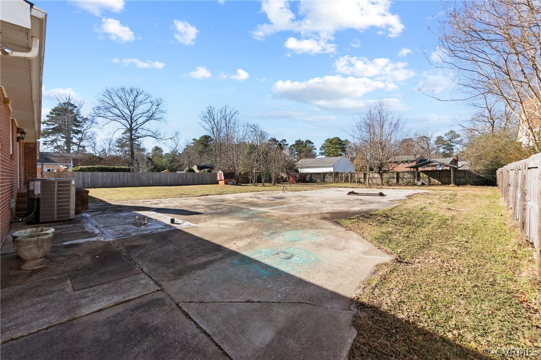 102 Meadowfield Road Yorktown, VA 23692 - Photo 21 of 21 Spacious fenced in back yard.