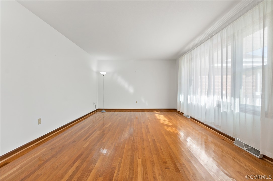 102 Meadowfield Road Yorktown, VA 23692 - Photo 4 of 21 Natural light coming in from the large windows.