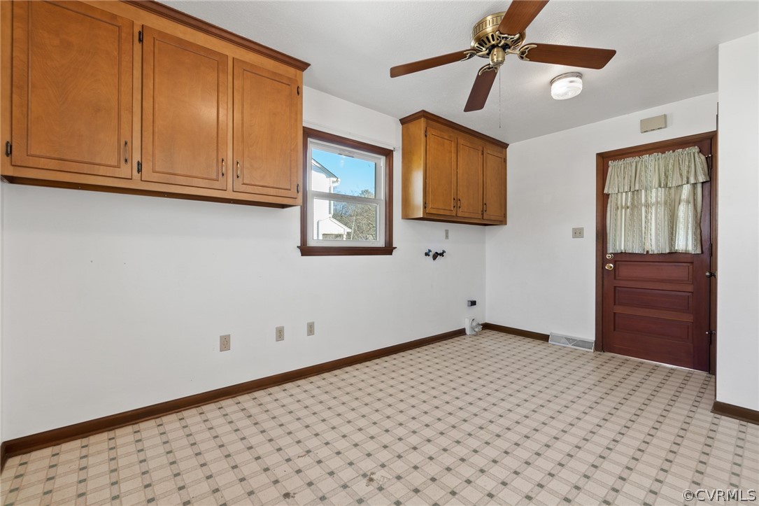 102 Meadowfield Road Yorktown, VA 23692 - Photo 10 of 21 Ceiling fan and storage.