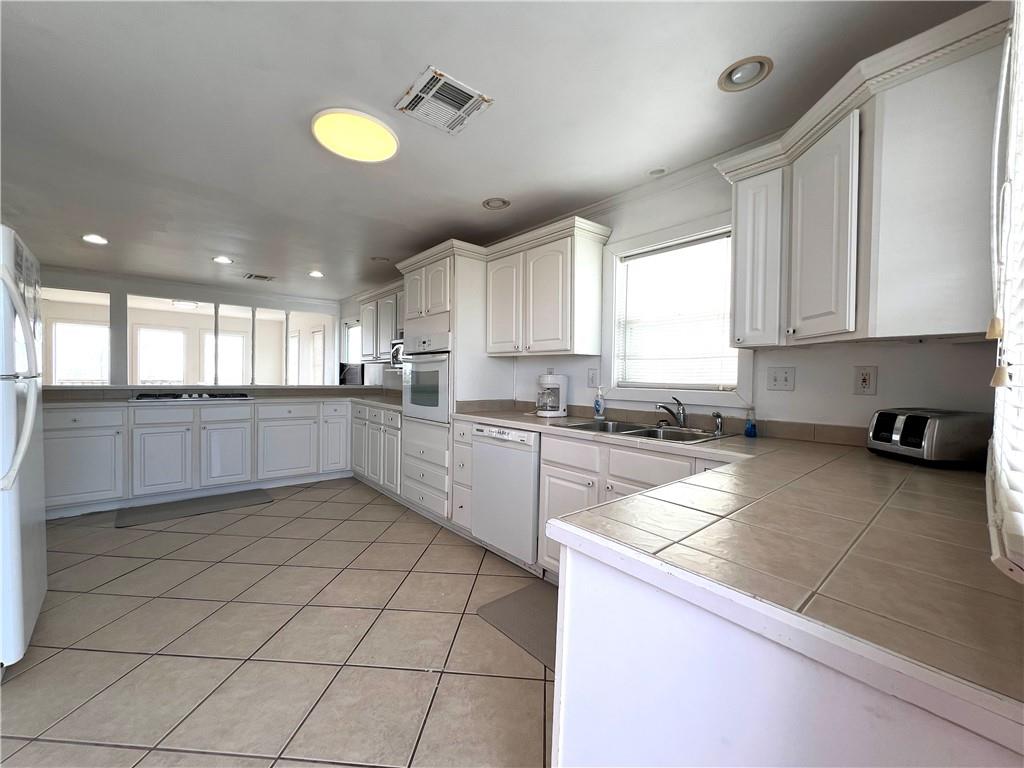 3598 Highway 1 Grand Isle, LA 70358 - Photo 2 of 32