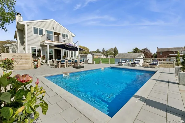 a view of a house with outdoor space