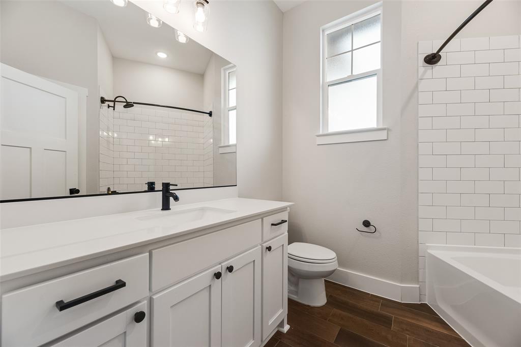 2335 Providence Way Nevada, TX 75173 - Photo 10 of 18 a bathroom with a sink a toilet and a bathtub