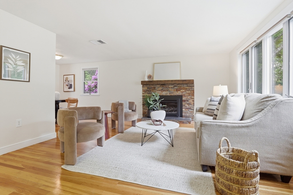 6 Hillcrest Road Bedford, MA 01730 - Photo 10 of 33