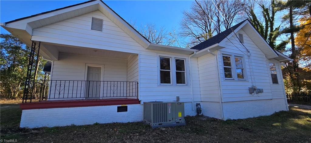 113 Edgeworth Street High Point, NC 27262 - Photo 20 of 24 Side view showcases the cover side porch with entry into large living room