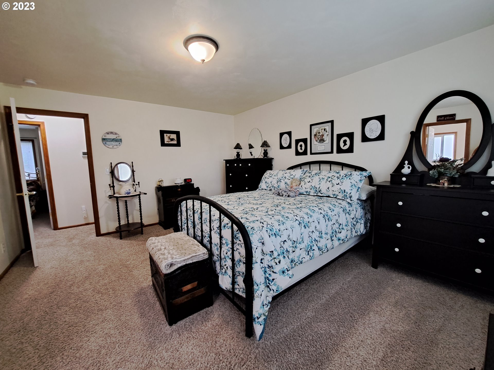 1254 Ostrander Lane Cottage Grove, OR 97424 - Photo 18 of 24 Bedroom, Owner's Suite