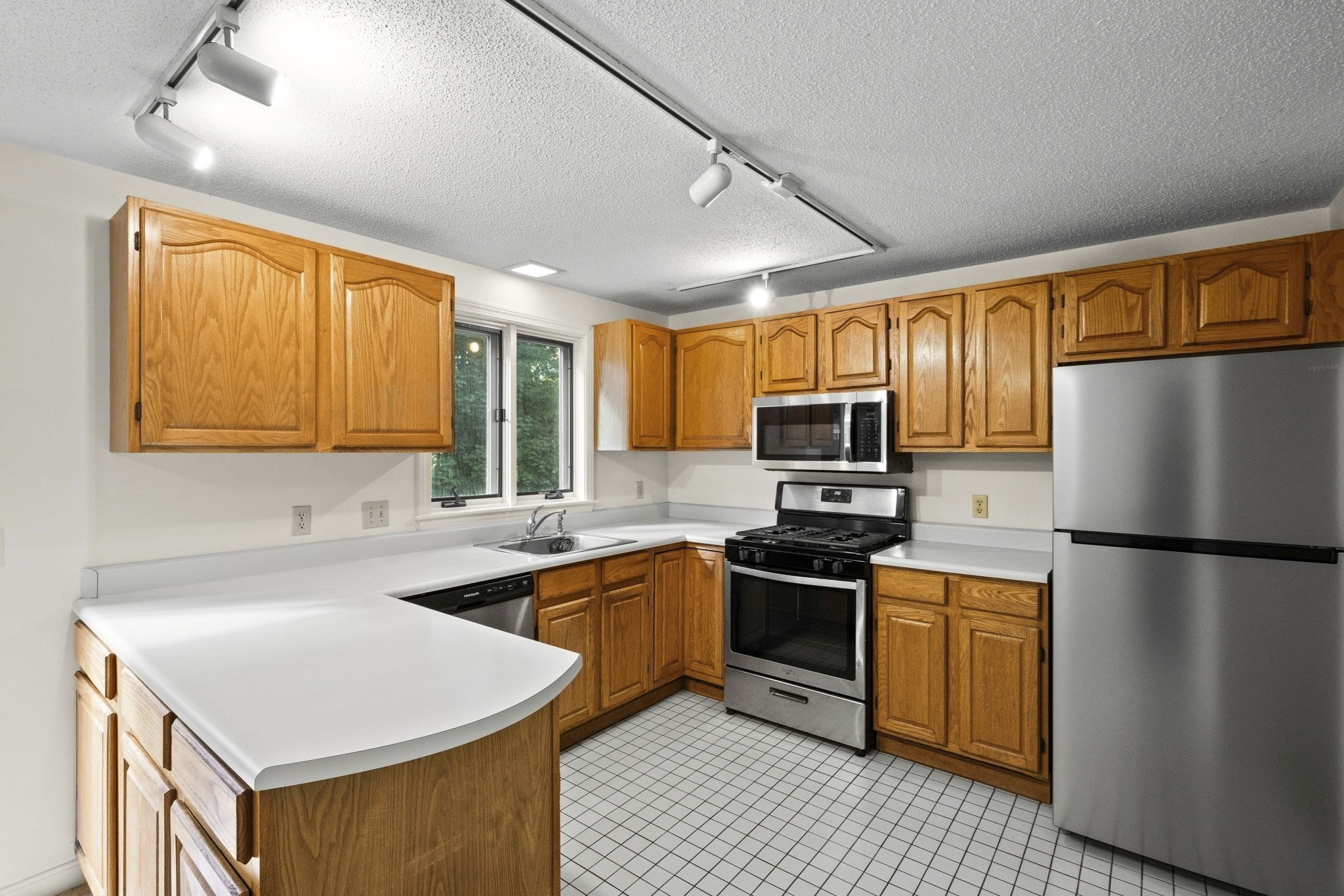 55 Littleton Road, Unit 2E Ayer, MA 01432 - Photo 3 of 34 Gallery Image 3
